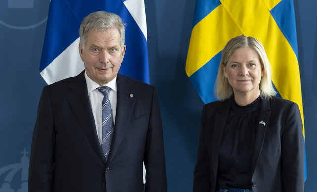 Finland's President Sauli Niinisto, left, poses with Swedish Prime Minister Magdalena Andersson at the Adelcrantz Palace on May 17, in Stockholm, Sweden (Michael Campanella/Getty Images)